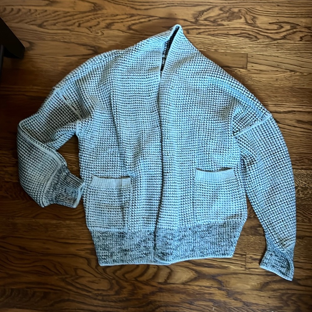 Cardigan sweater no button pockets, XL, greenish grey tint with black neverworn